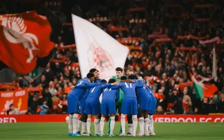 Michael Owen predicts Chelsea 3-1 Man Utd, cites United's defensive frailty