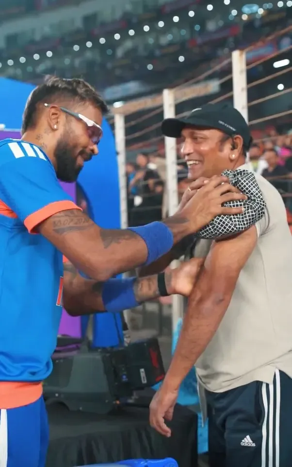 How Did Hardik Pandya Show His Concern After Hitting a Cameraman?