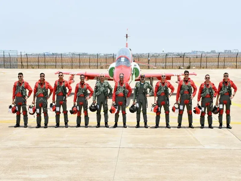 IAF chief AP Singh flies with Suryakiran team at 30th anniversary