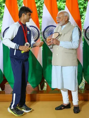आईएएस सुहास यथिराज: बचपन में संघर्ष, पढ़ाई में होशियार, पैरालंपिक गेम्स में देश को जिताए पदक