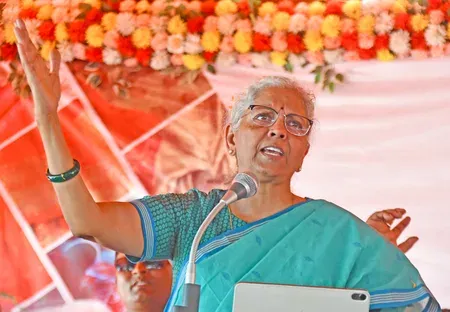 आईबीसी के 10 साल पूरे: वित्त मंत्री निर्मला सीतारमण बोलीं — वित्तीय प्रणाली हुई मज़बूत, संकटग्रस्त कंपनियों को मिला नया जीवन
