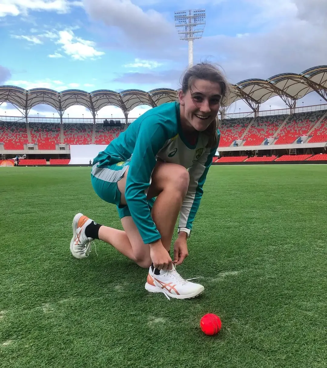 क्या दीप्ति शर्मा को पछाड़कर सदरलैंड बनीं टी20 फॉर्मेट की 'नंबर-1' महिला गेंदबाज?