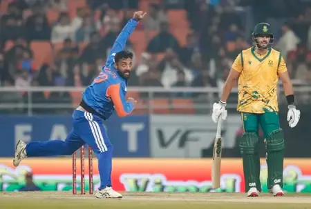 आईसीसी टी20 रैंकिंग: जसप्रीत बुमराह को पछाड़कर सर्वश्रेष्ठ रेटिंग वाले गेंदबाज बने वरुण चक्रवर्ती