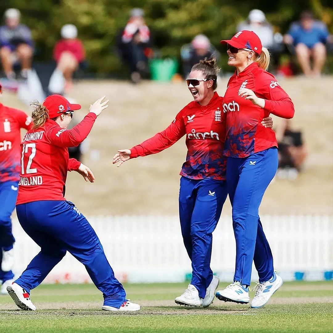लिंसी स्मिथ ICC विमेंस T20 रैंकिंग में 38 पायदान उछलकर करियर-बेस्ट नंबर-2 गेंदबाज बनीं