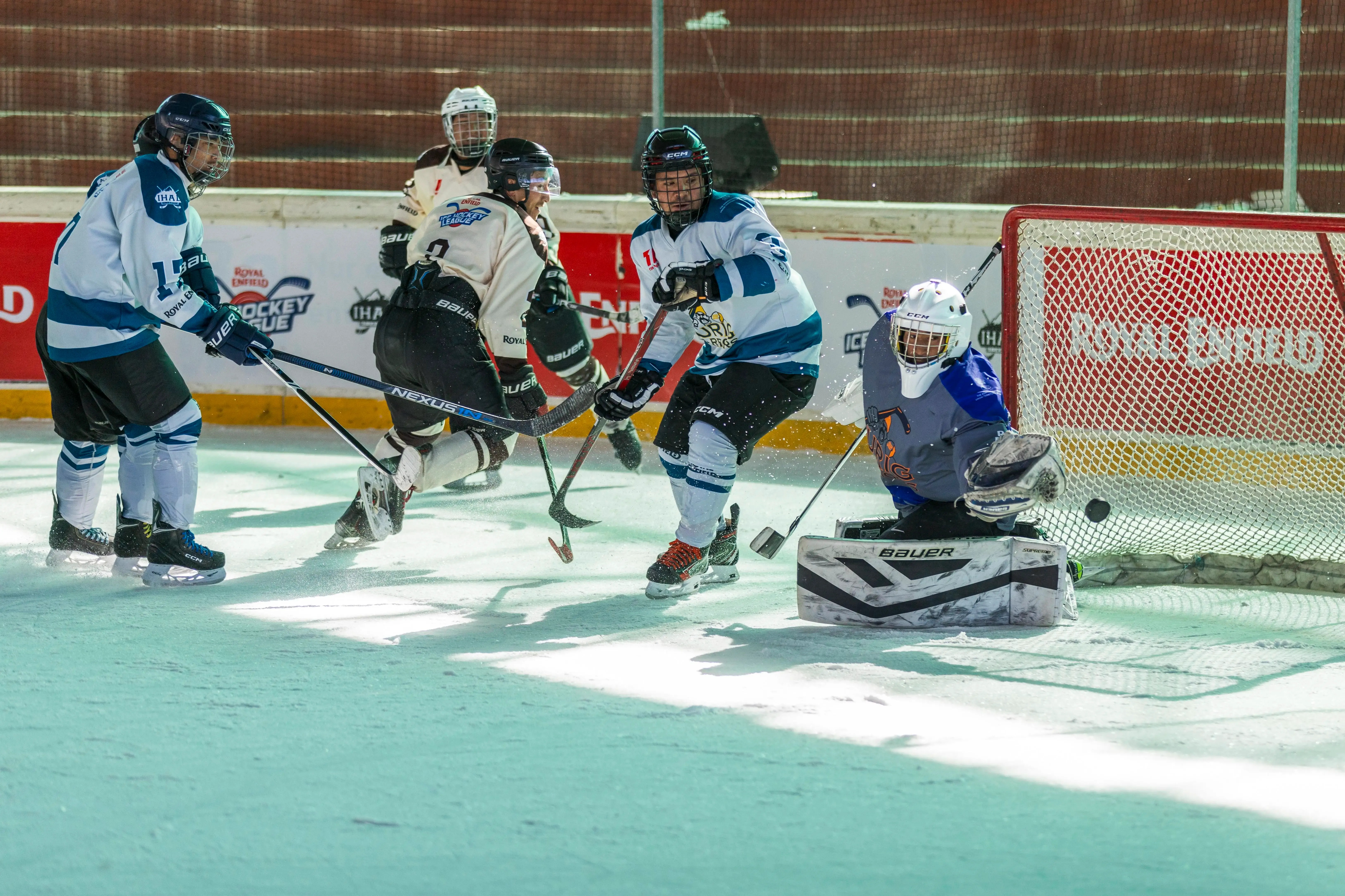 Ice Hockey League: Mushtaq Powers Kang Sings to Historic 9-0 Victory, Advances to Semifinals