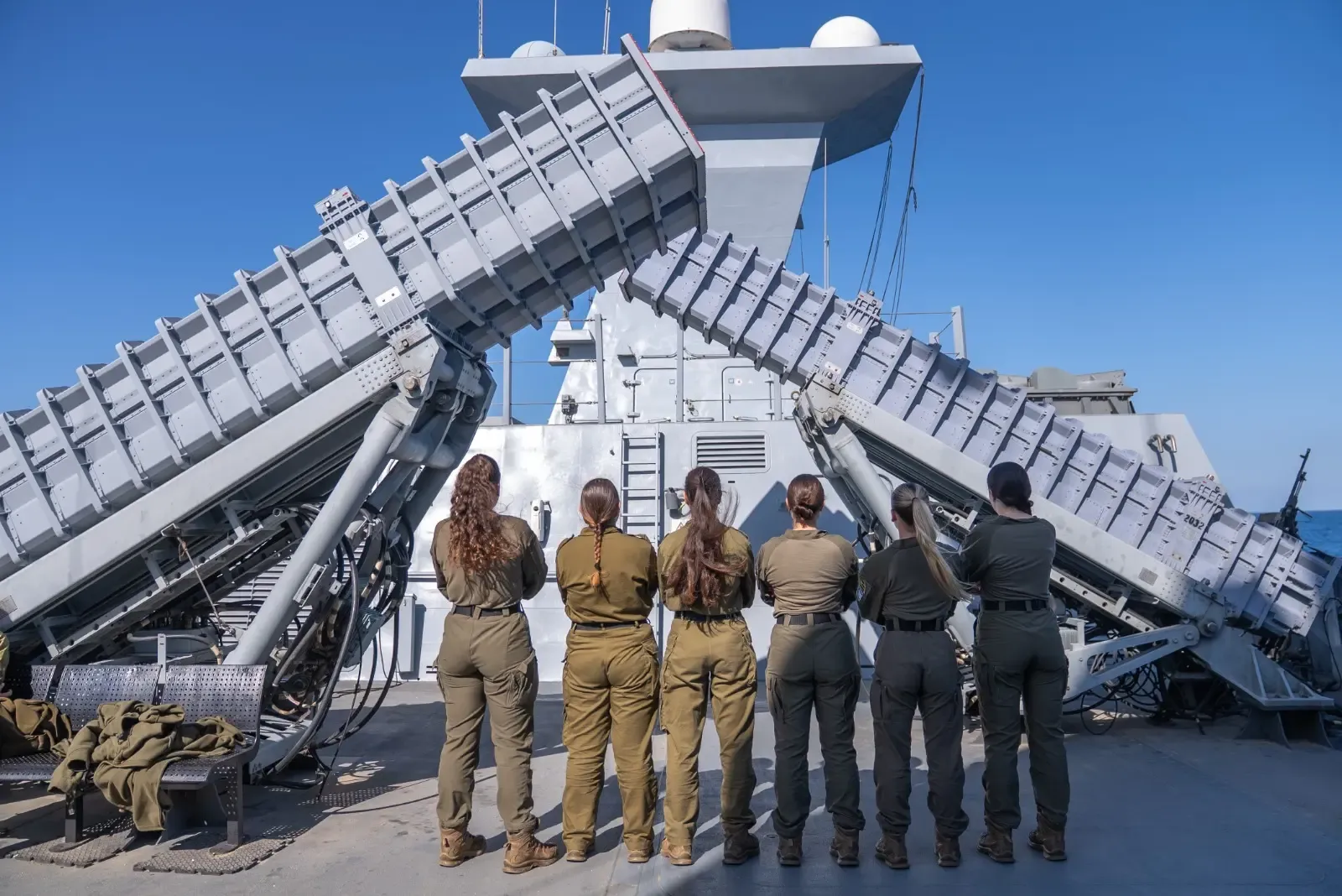 आईडीएफ में महिलाओं की महत्वपूर्ण भूमिका: ऑपरेशन 'रोरिंग लायन' में 20%25 महिलाएं शामिल