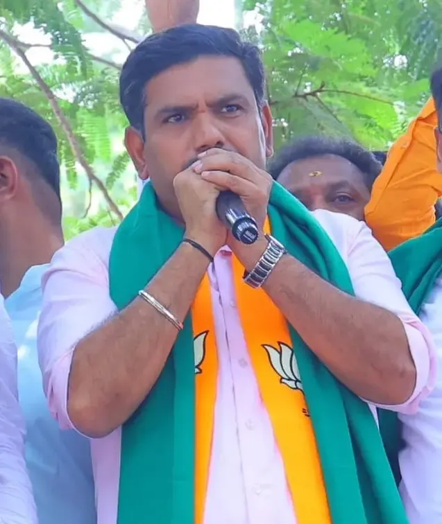 Karnataka BJP Leader Claims LPG Prices Would Soar to Rs 2,500 Under Rahul Gandhi