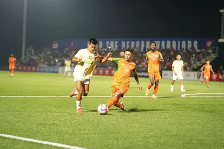 IFL 2025-26: A Tactical Standoff as Goalkeepers Excel in Sreenidi Deccan vs Shillong Lajong