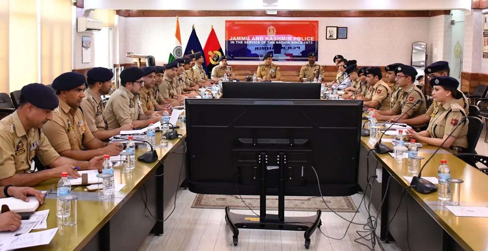 IGP Kashmir Sujit Kumar reviews Central Kashmir security grid