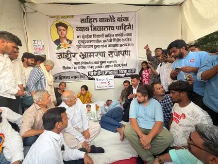 आईआईटी बॉम्बे छात्र साहिल वाकोडे केस: माता-पिता का अनशन पाँचवें दिन भी जारी, प्रकाश आंबेडकर ने की मुलाकात