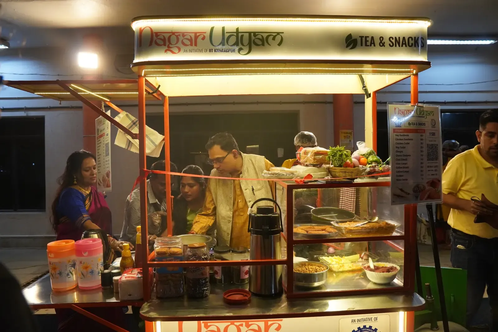 IIT Kharagpur's Nagar Udyam: Solar smart vending cart pilots at Durga Puja