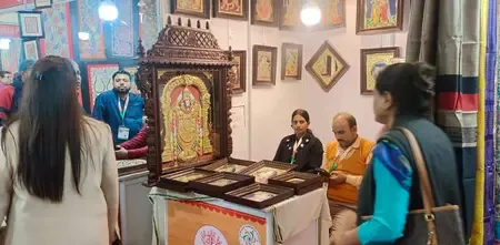 आईआईटीएफ 2025: बिहार पवेलियन में तिरुपति बालाजी की पेंटिंग और चांदी की मछली बनी आकर्षण का केंद्र