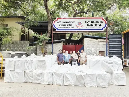 Did police bust an illicit cigarette godown in Delhi?