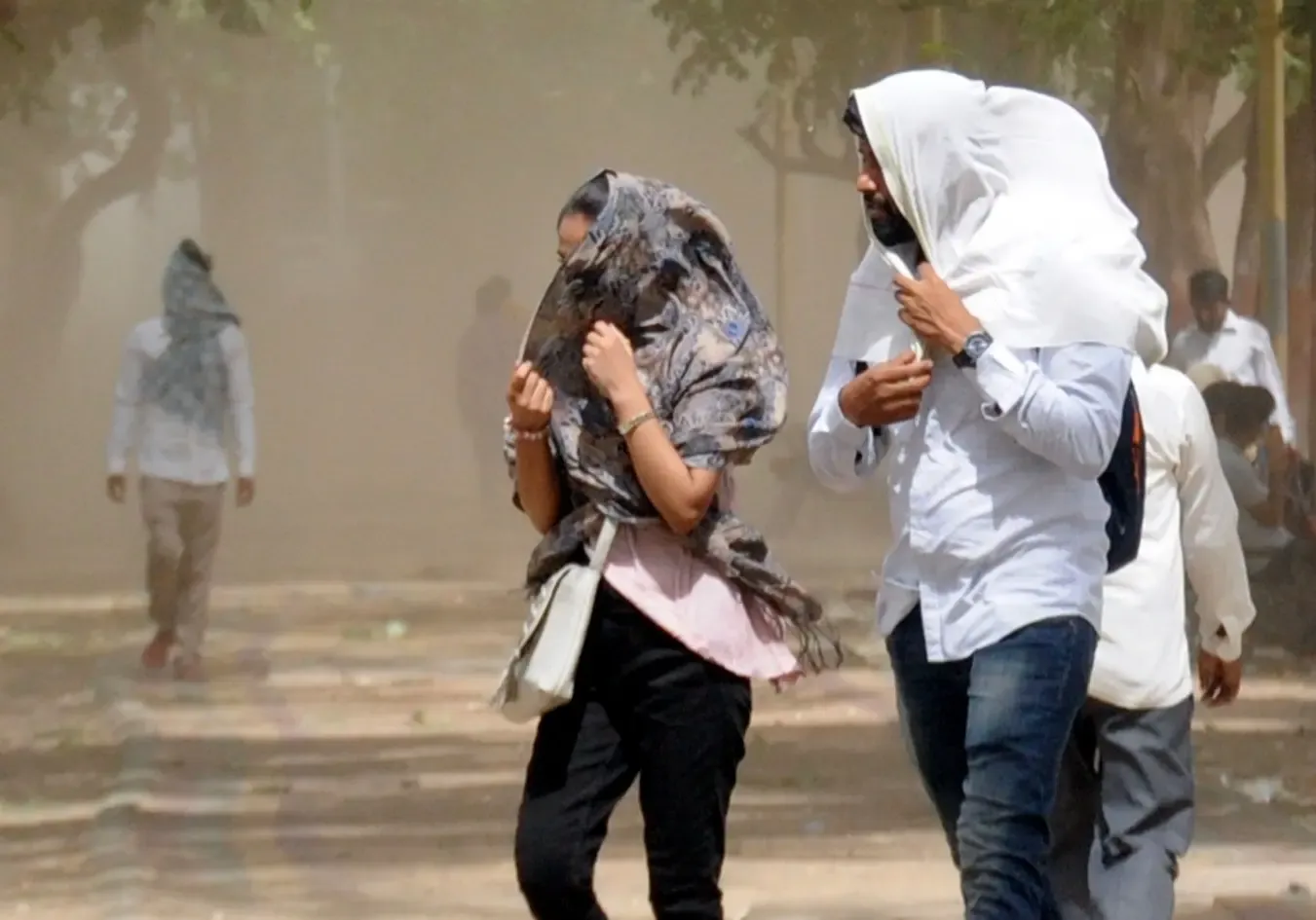 IMD Issues Warning of Severe Heat and Dust in Gujarat