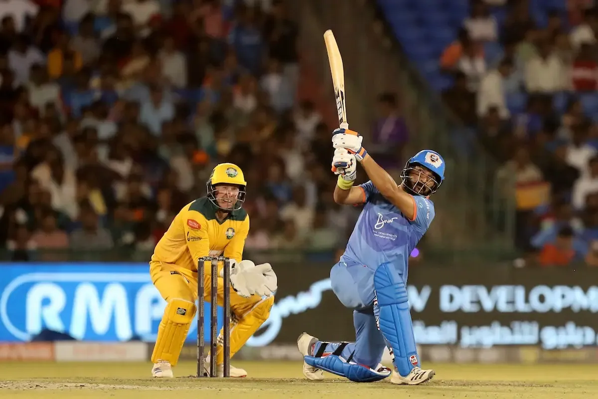 IML 2025: Vintage Yuvraj Singh Scores Fiery Fifty, Leads India Masters to 220/7 in Semifinals