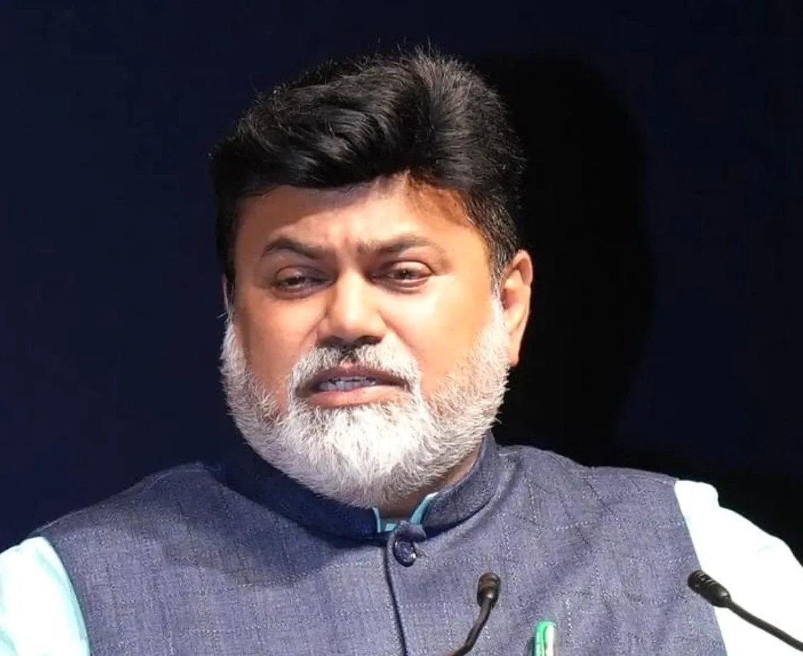 Is the Implementation of 90% of MoUs Signed During the Davos Summit Really Underway, Says Maha Minister?