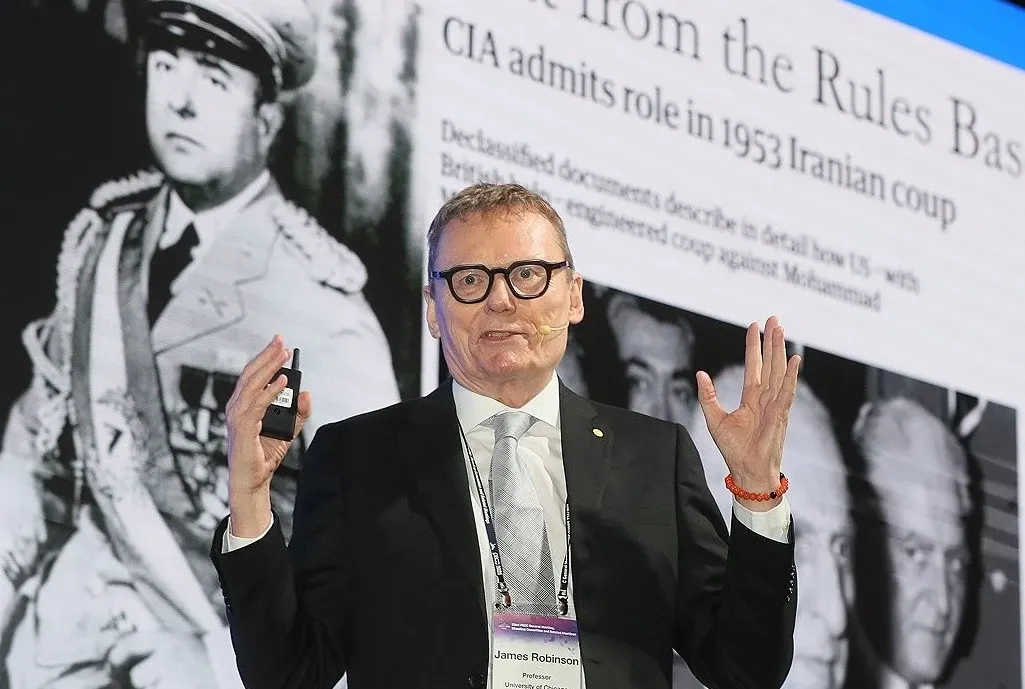 What Factors Contribute to S. Korea's Economic Growth? Insights from Nobel Laureate Robinson