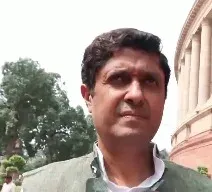 इंडी गठबंधन सांसदों का प्रह्लाद जोशी पर तंज, कहा- अपनी गलती स्वीकार कर माफी मांगें शिक्षा मंत्री