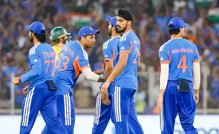 'Pollock's Insights: India's Struggles Against South Africa's New Ball Challenge'