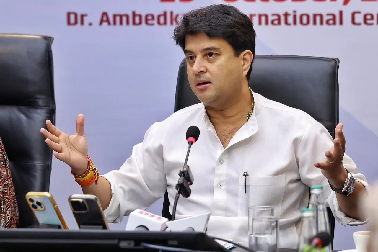 Is India Post Targeting Rs 25,000 Crore in Parcel Business Revenue Over the Next 5 Years?