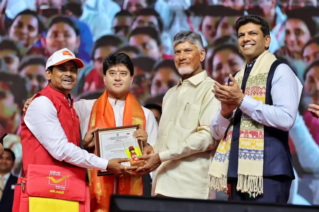 इंडिया पोस्ट को दी जा रही है नई पहचान: ज्योतिरादित्य सिंधिया