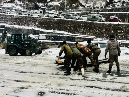 Indian Army Conducts Swift Rescue of 46 Tourists in East Sikkim Amidst Heavy Snowfall