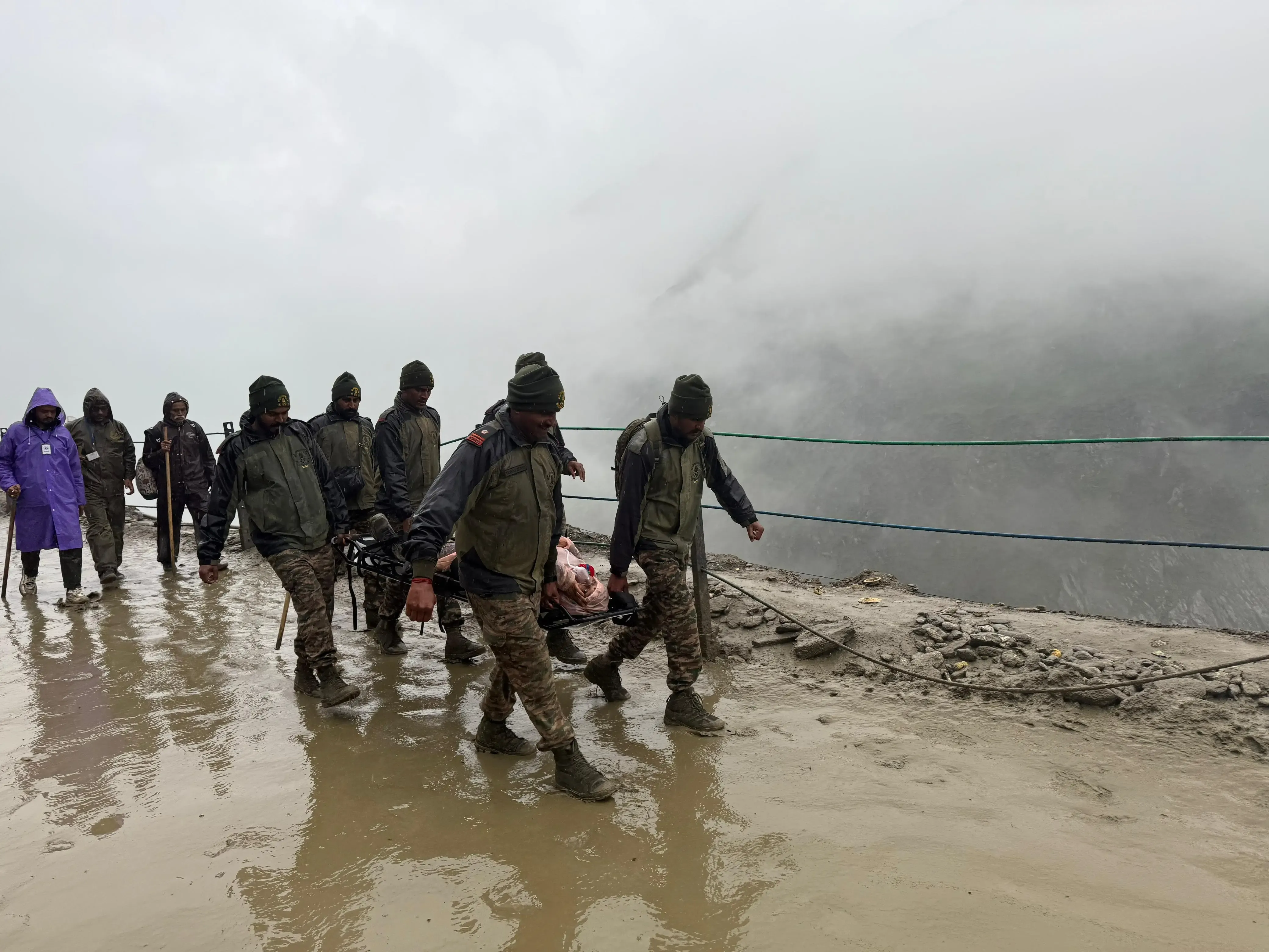 How Did the Indian Army Rescue Pilgrims Stranded on the Amarnath Yatra Route in Kashmir?