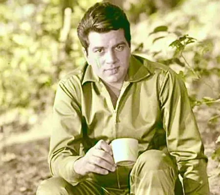 Why Are Karnataka Leaders Mourning the Loss of Iconic Actor Dharmendra?