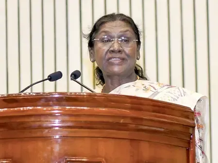 क्या राष्ट्रपति द्रौपदी मुर्मू ने भारतीय नौसेना के ऑपरेशनल डेमोंस्ट्रेशन में भाग लिया?