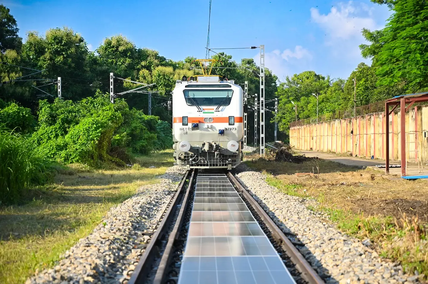 Is Indian Railways Utilizing 898 MW of Solar Power Across 2,626 Stations?
