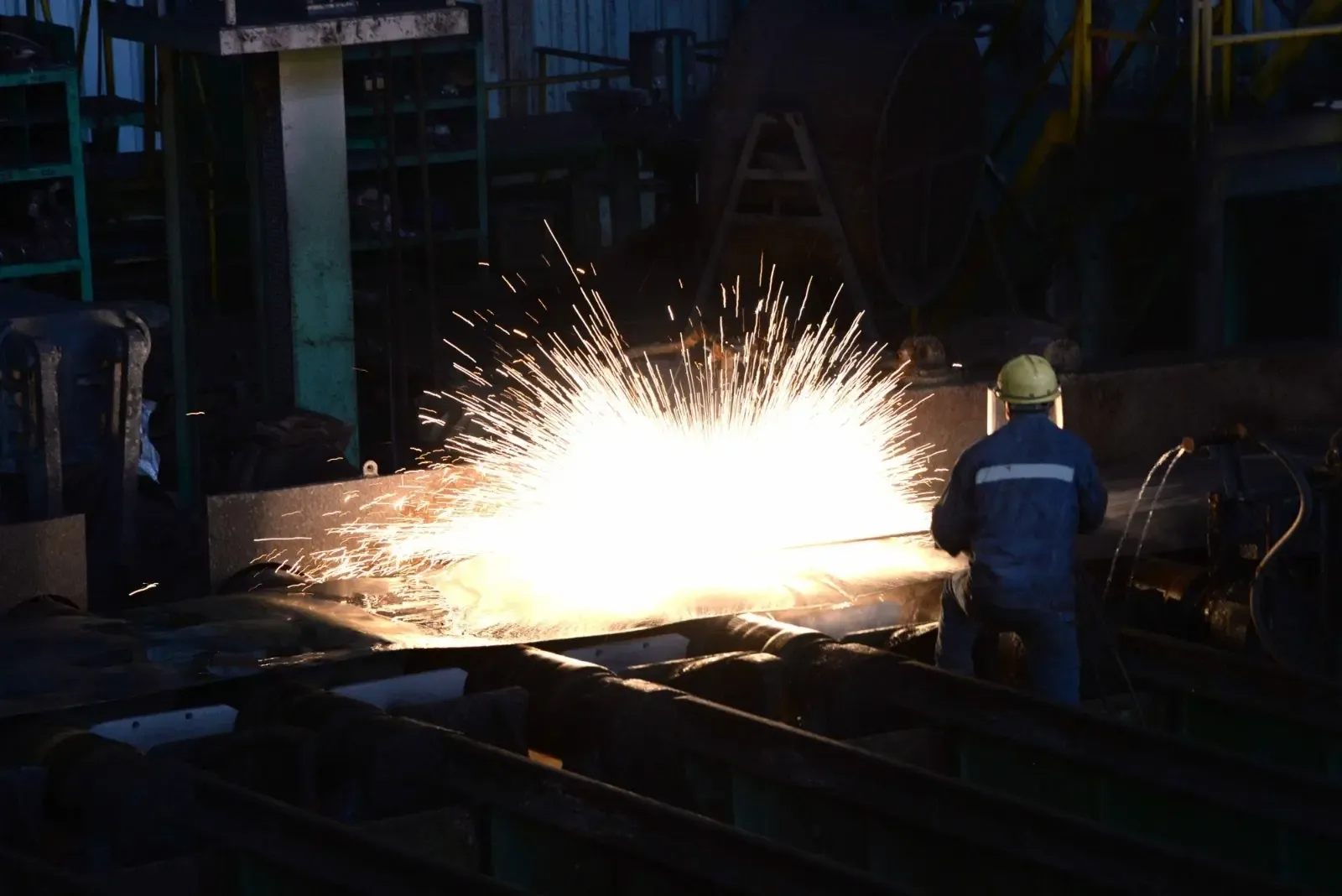 India's Core Sector Industries Achieve 4.3% Growth in November