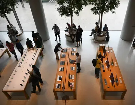 India’s smartphone market grows 3 pc year in July-Sep, Apple posts record shipments