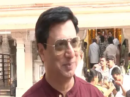 Will India Triumph Over Pakistan? Filmmaker Madhur Bhandarkar Prays at Babulnath Temple