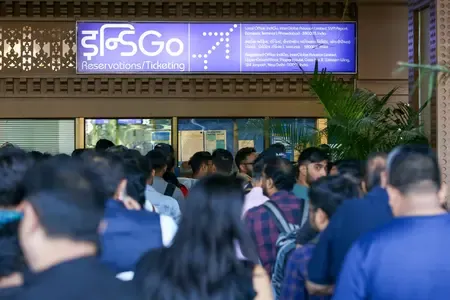 Did an IndiGo flight make an emergency landing in Lucknow due to a bomb threat?