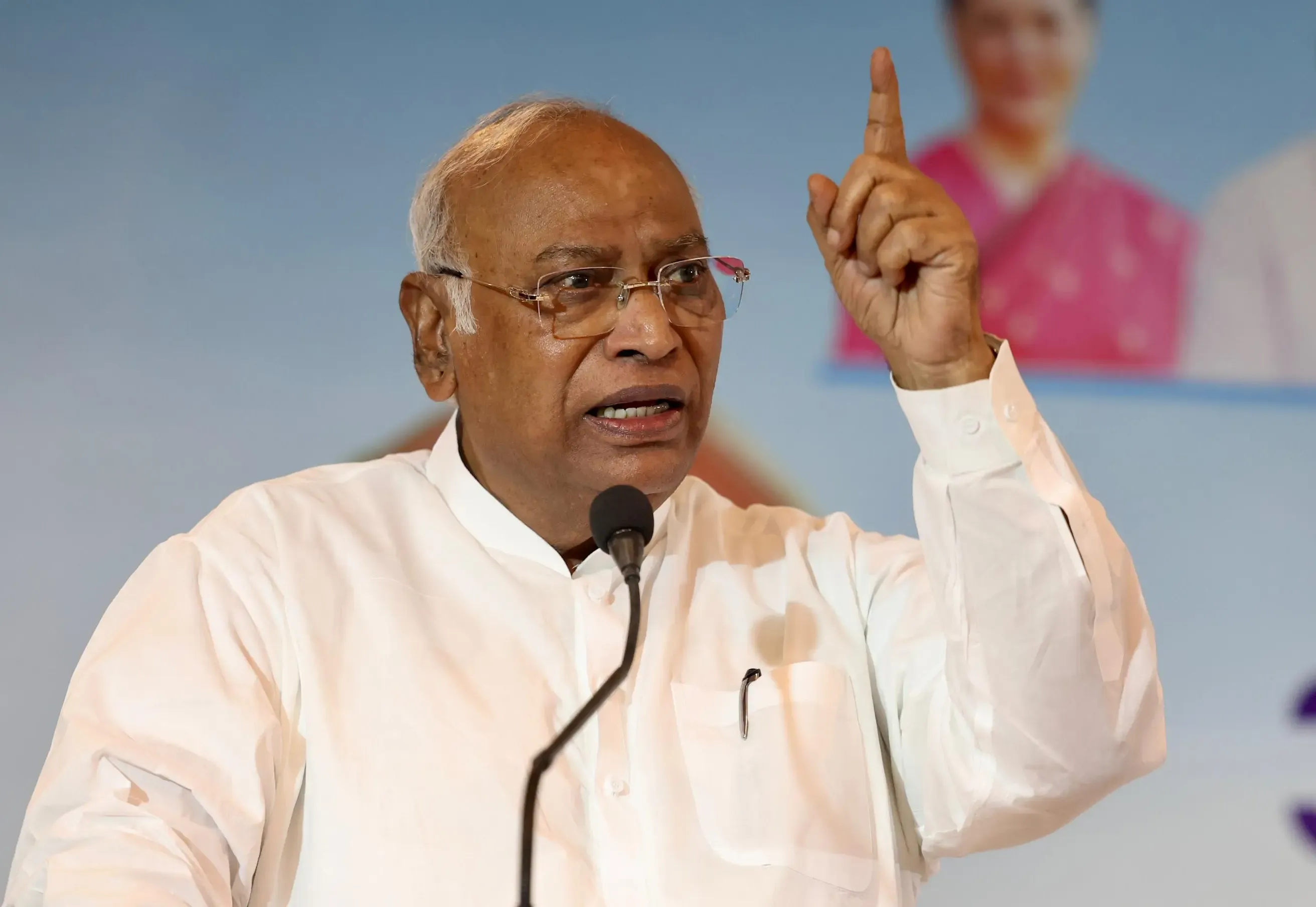 क्या मल्लिकार्जुन खड़गे ने इंदिरा गांधी को याद किया? जानिए उनके शब्दों का महत्व