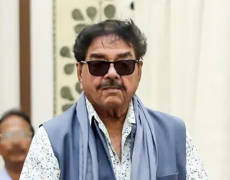 इंदिरा गांधी की पुण्यतिथि पर शत्रुघ्न सिन्हा ने आयरन लेडी को दी भावपूर्ण श्रद्धांजलि