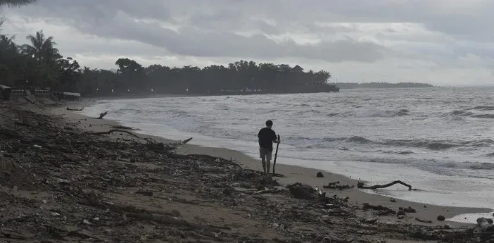 7.8 magnitude quake near Philippines triggers tsunami warnings across Indonesia, Japan