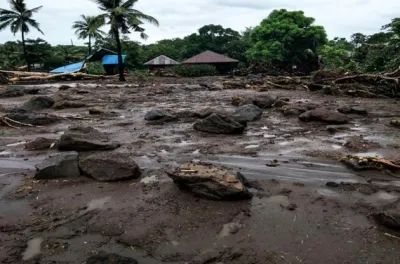 इंडोनेशिया में अचानक आई बाढ़ और लैंडस्लाइड ने मचाई तबाही, कम से कम 13 लोगों की मौत