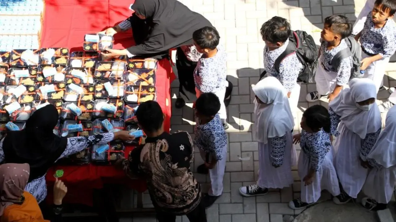 Indonesia Launches Free Meal Initiative to Boost Nutritional Standards