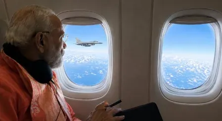 PM मोदी की इंडोनेशिया यात्रा संपन्न: विदाई में 5 फाइटर जेट्स की सलामी, अब ऑस्ट्रेलिया रवाना