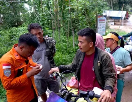 7.8-magnitude Philippines quake triggers tsunami warning, Indonesia orders evacuation