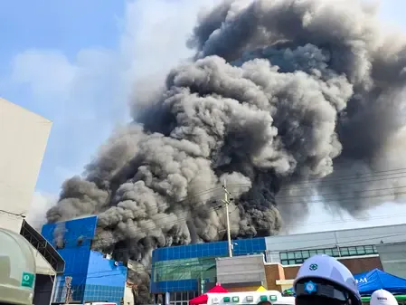 Massive Fire at Indore Furniture Showroom Extinguished with Over 27,000 Litres of Water