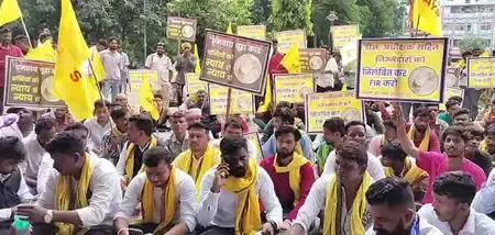इंदौर: चूहों के कुतरने से नवजात शिशुओं की मौत का मामला, 'जयस' ने किया एमवाय अस्पताल का घेराव