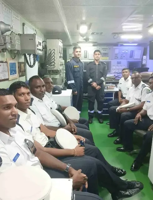 आईएनएस त्रिकंद ने मॉरीशस के पोर्ट लुइस में सफलतापूर्वक पोर्ट कॉल किया, राष्ट्रीय दिवस परेड में भाग लिया