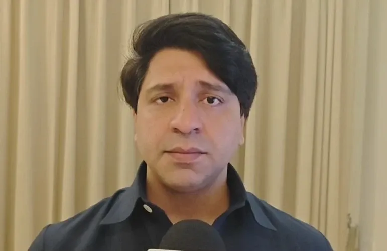 Does Insulting the Armed Forces Run in Congress's Veins?