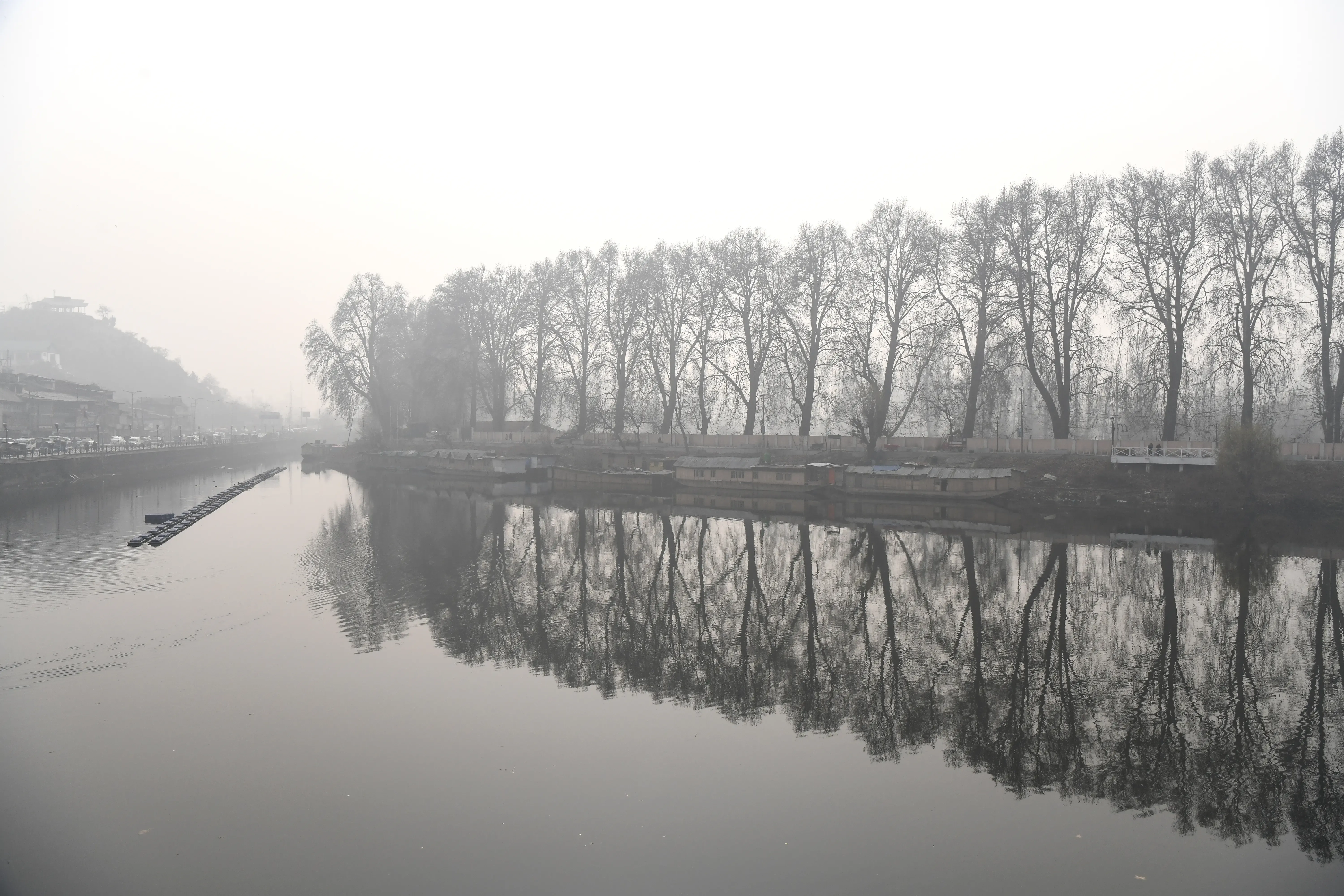 Will the Intense Cold Wave Persist Across Kashmir Without Snowfall Until Mid-December?