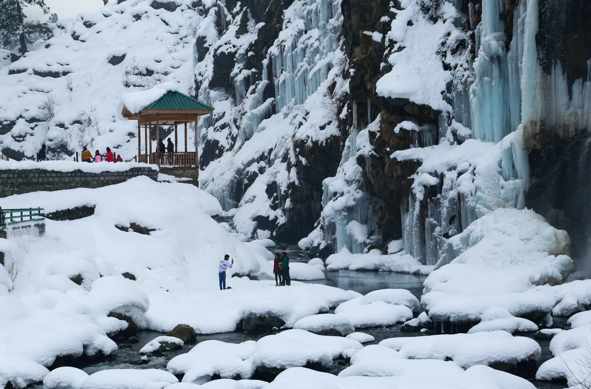 Severe Cold Wave Hits Jammu & Kashmir; Further Night Temperature Decline Expected