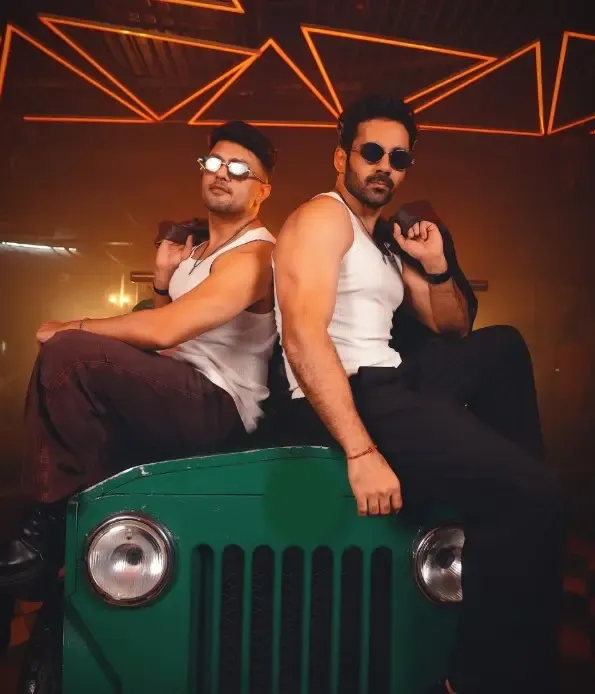 क्या अभिषेक बजाज और आवेज दरबार बने इंटरनेट के 'देसी बॉयज'?