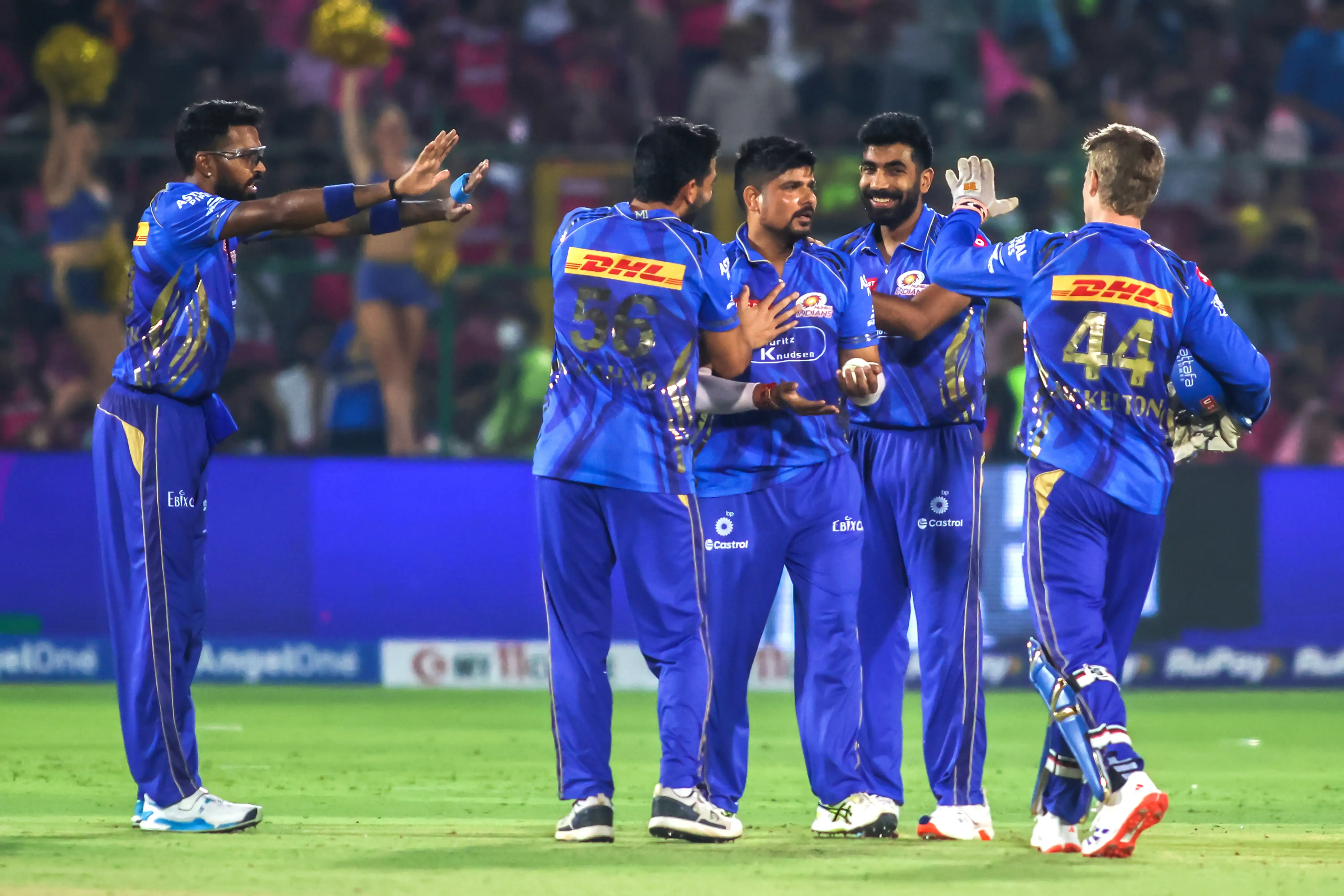 How Did Karn and Boult Lead MI to Their Sixth Consecutive Win?