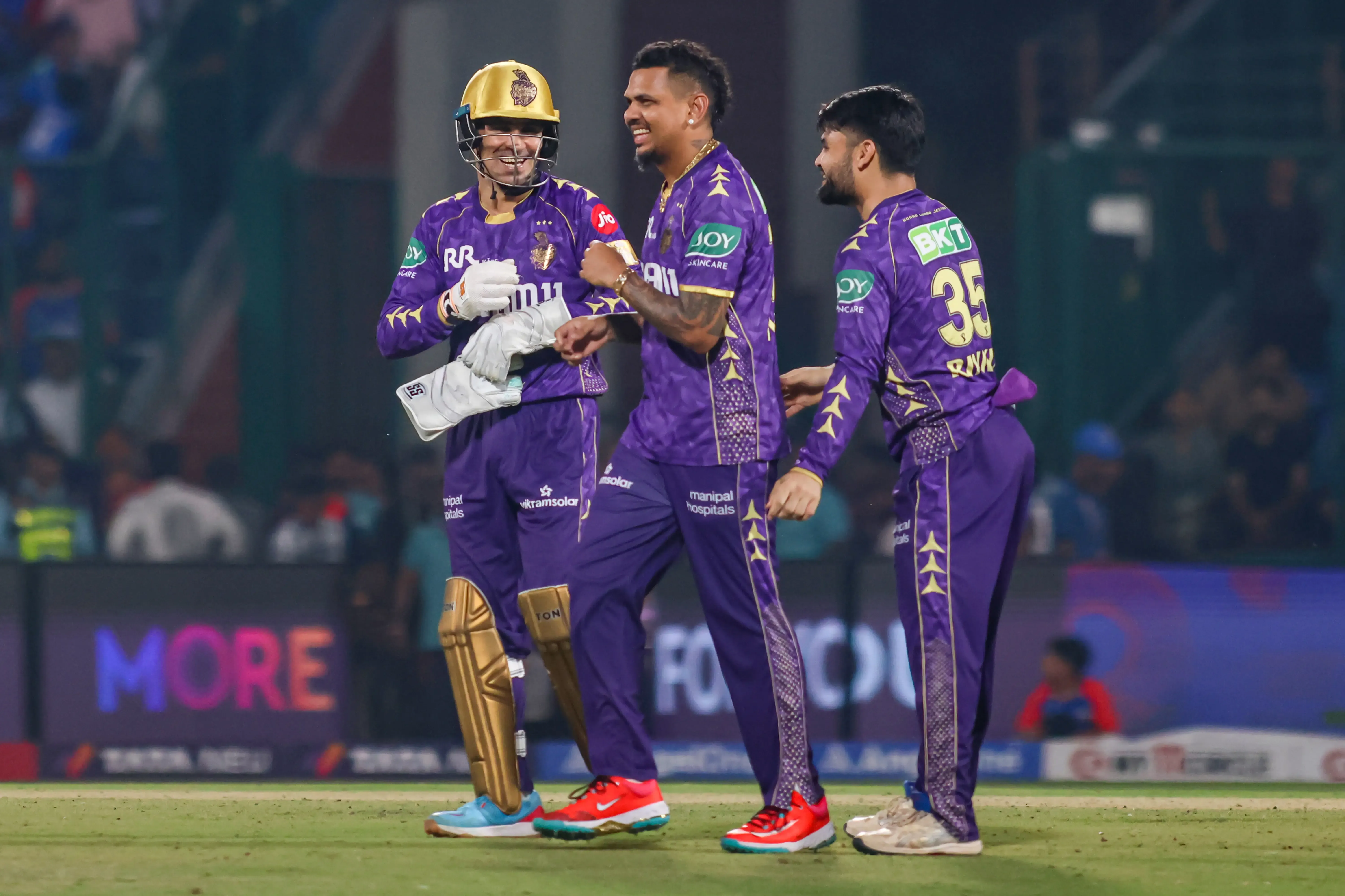 How Did Narine and Chakaravarthy Lead KKR to Victory Over DC in IPL 2025?